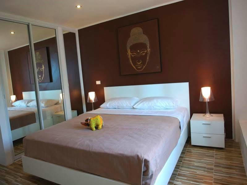 Lotus Art Guesthouse Pattaya Exterior foto